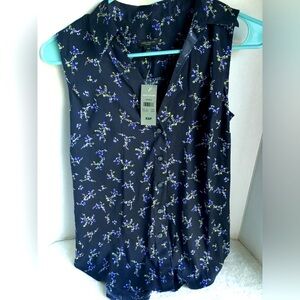 Ann Taylor Black Floral Detail Sleeveless Button-Up Top - size XSP NWT